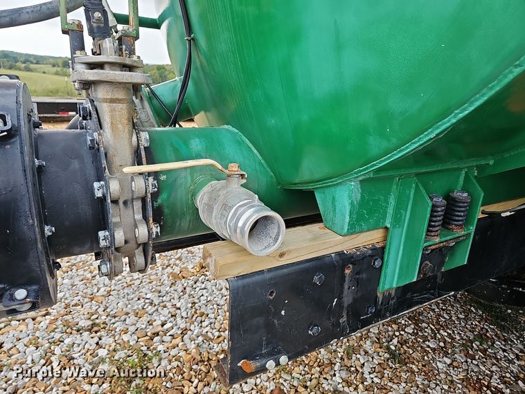 image for item NX9321 1992 International  8200  water truck