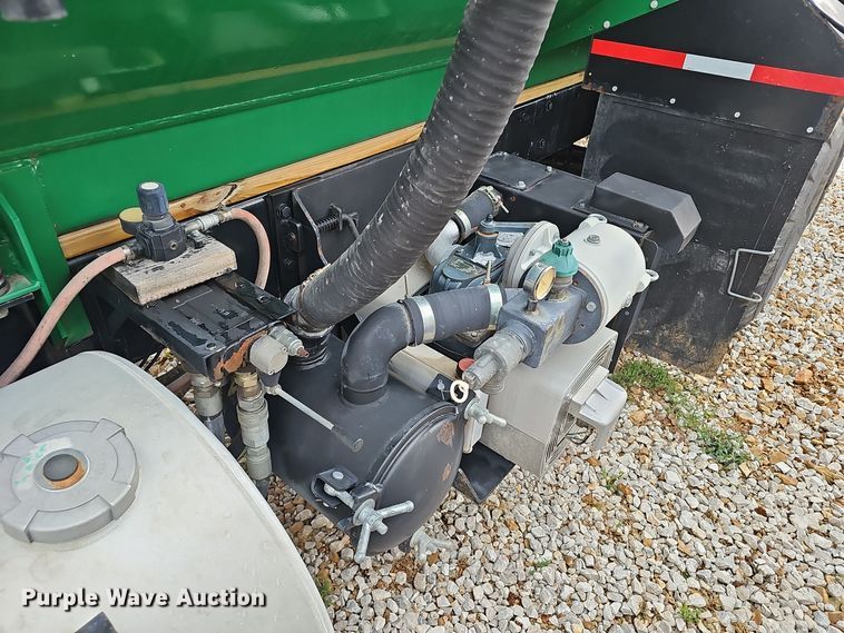 image for item NX9321 1992 International  8200  water truck