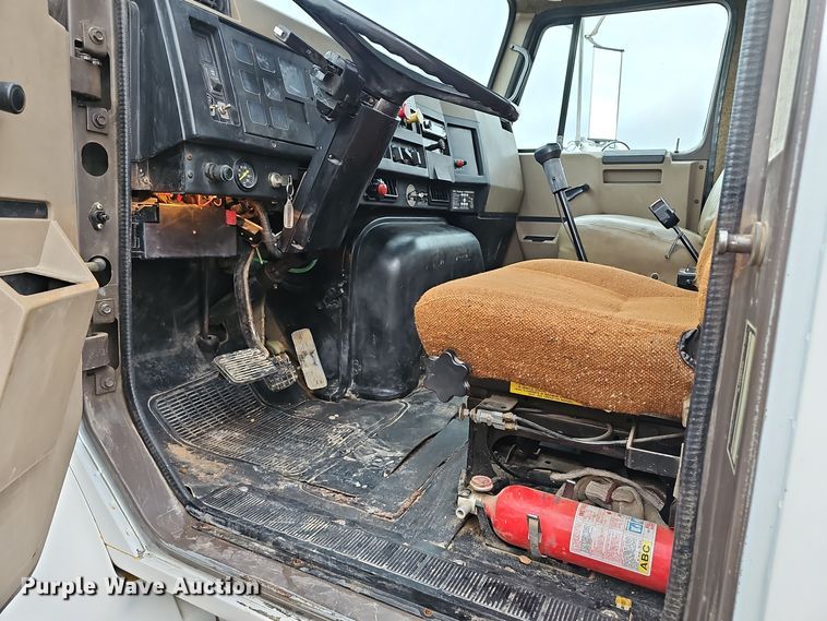 image for item NX9321 1992 International  8200  water truck