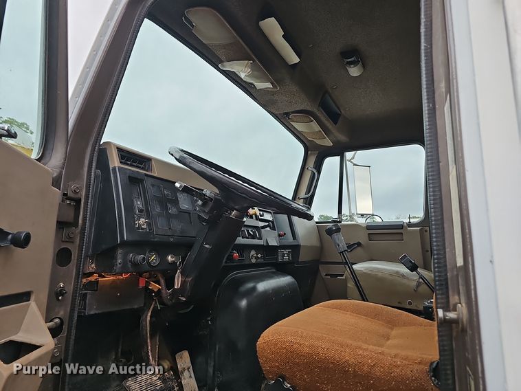 image for item NX9321 1992 International  8200  water truck