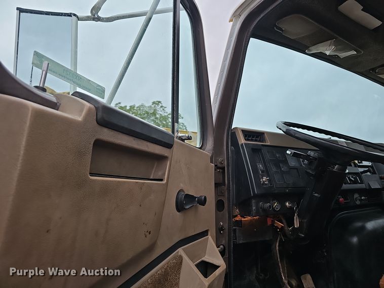 image for item NX9321 1992 International  8200  water truck