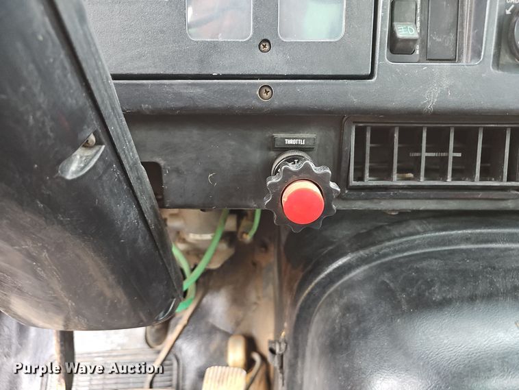 image for item NX9321 1992 International  8200  water truck