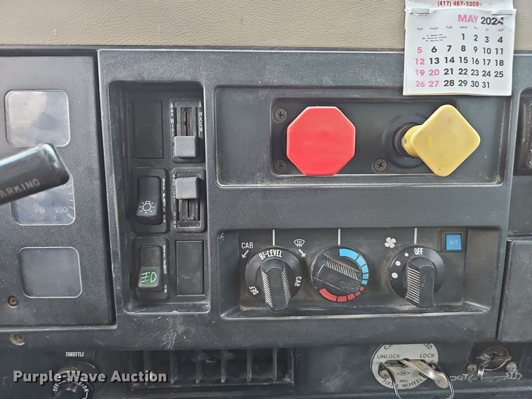 image for item NX9321 1992 International  8200  water truck