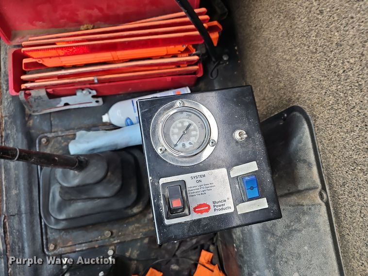 image for item NX9321 1992 International  8200  water truck