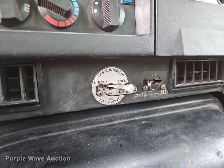 image for item NX9321 1992 International  8200  water truck