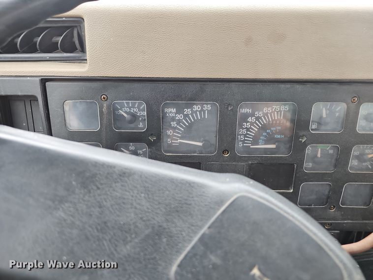 image for item NX9321 1992 International  8200  water truck