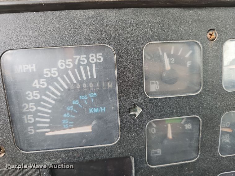 image for item NX9321 1992 International  8200  water truck