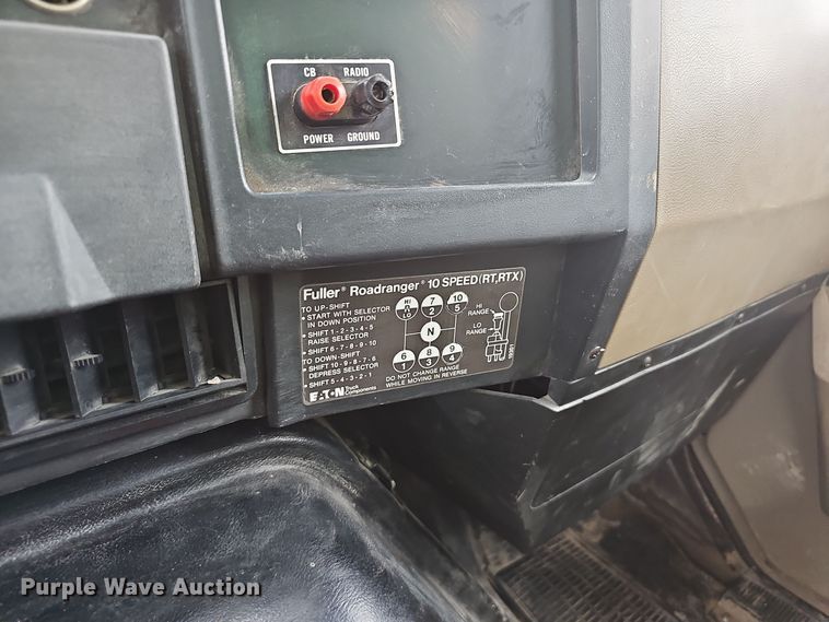 image for item NX9321 1992 International  8200  water truck