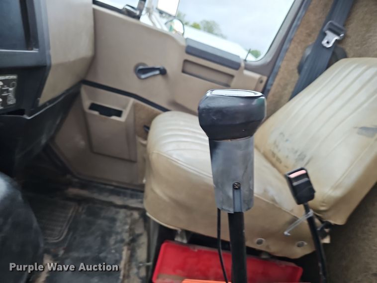 image for item NX9321 1992 International  8200  water truck