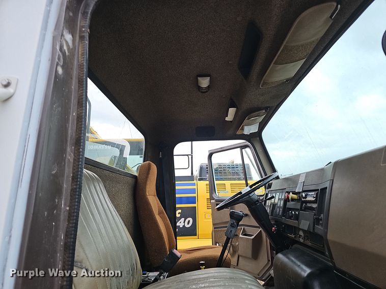 image for item NX9321 1992 International  8200  water truck