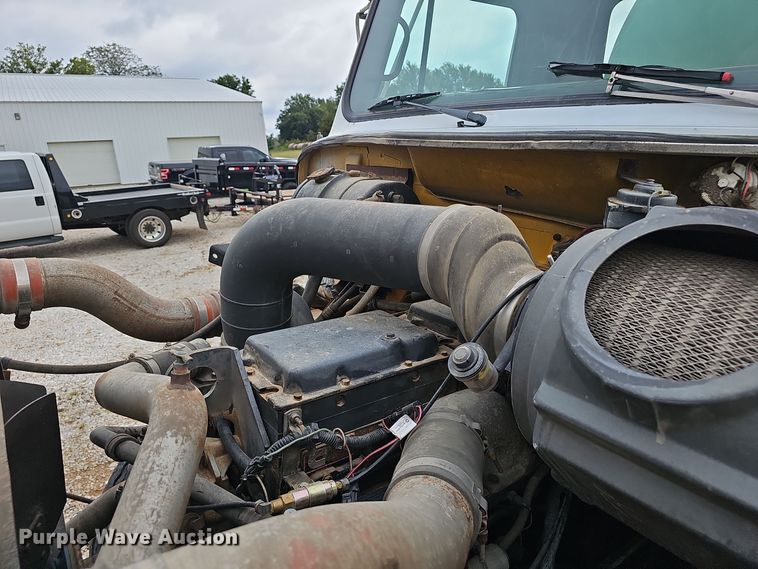 image for item NX9321 1992 International  8200  water truck