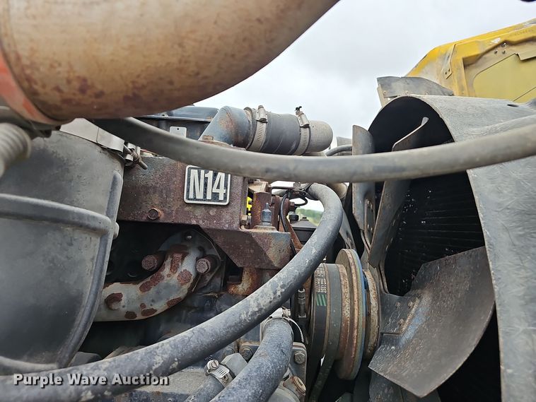 image for item NX9321 1992 International  8200  water truck