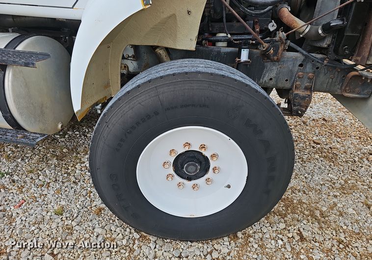 image for item NX9321 1992 International  8200  water truck