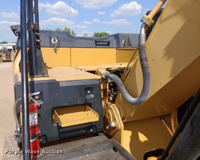 image for item NY9531 2012 Caterpillar 320E excavator