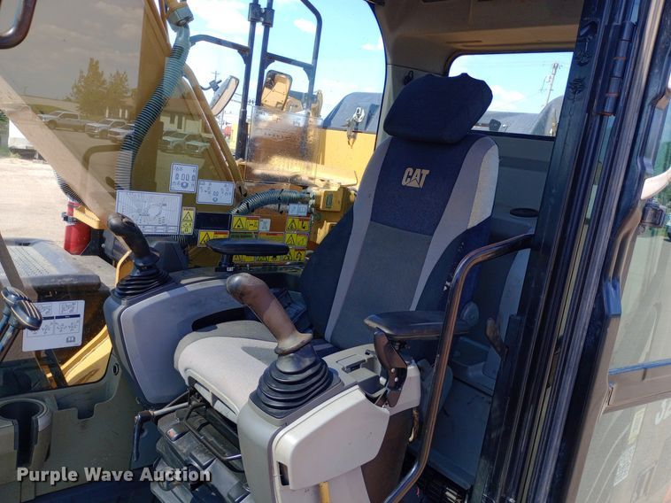 image for item NY9531 2012 Caterpillar 320E excavator