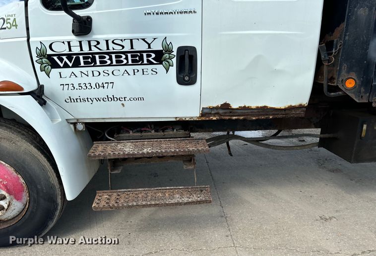 image for item OG9652 2004 International  4300 dump truck