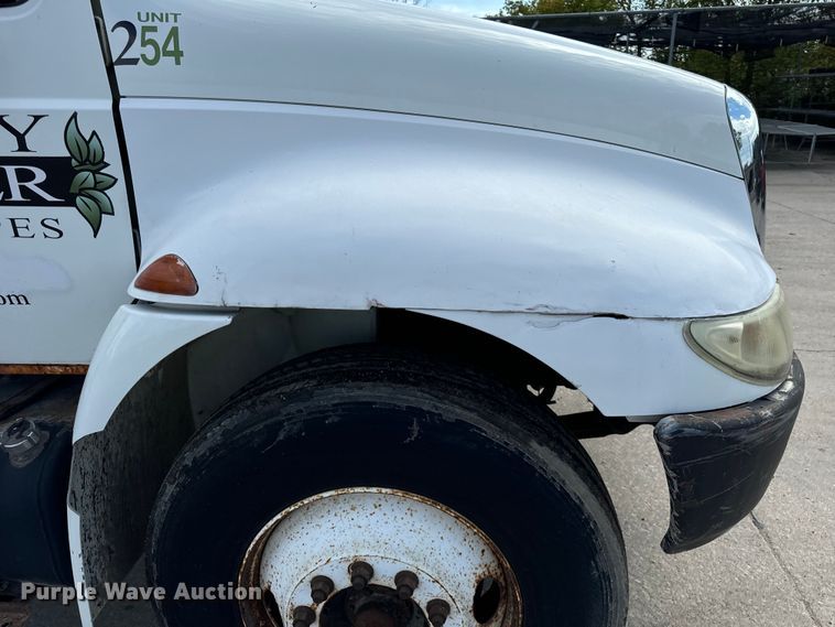 image for item OG9652 2004 International  4300 dump truck