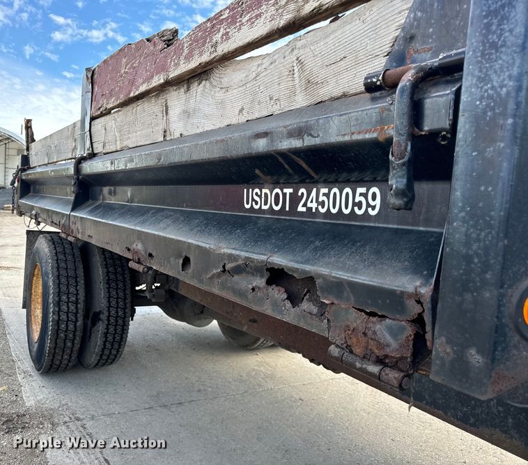 image for item OG9652 2004 International  4300 dump truck