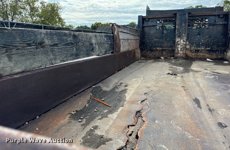 image for item OG9652 2004 International  4300 dump truck