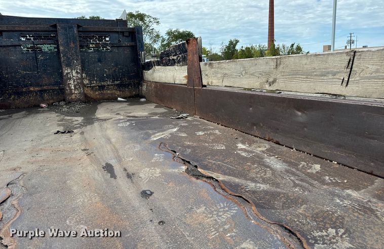 image for item OG9652 2004 International  4300 dump truck