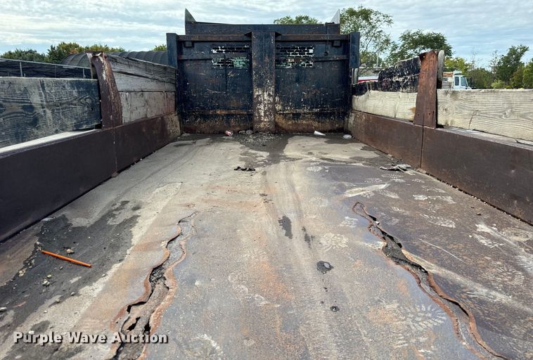 image for item OG9652 2004 International  4300 dump truck