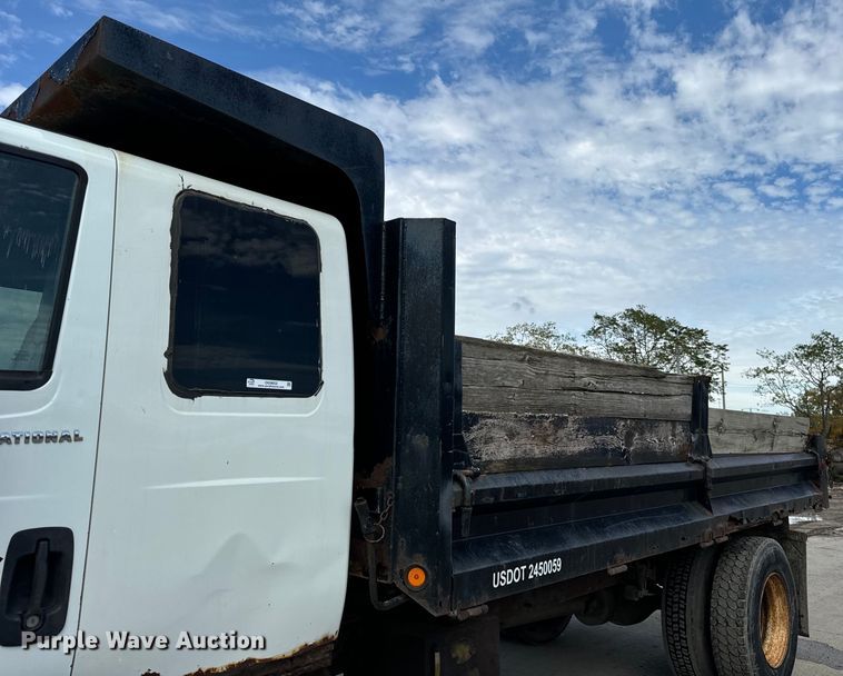 image for item OG9652 2004 International  4300 dump truck