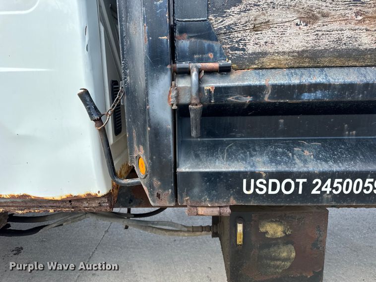 image for item OG9652 2004 International  4300 dump truck