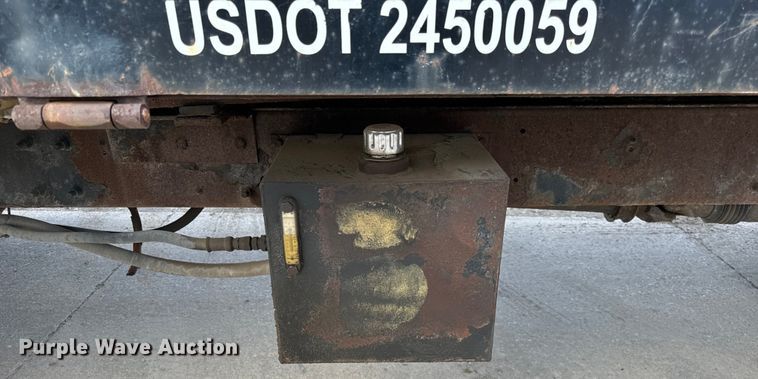 image for item OG9652 2004 International  4300 dump truck