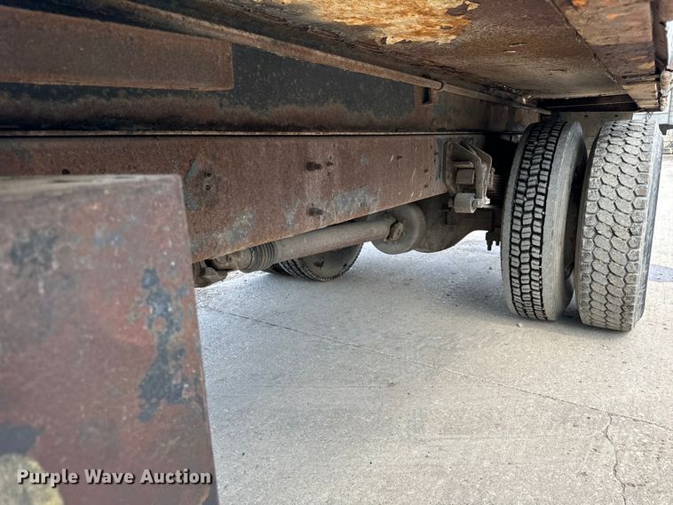 image for item OG9652 2004 International  4300 dump truck