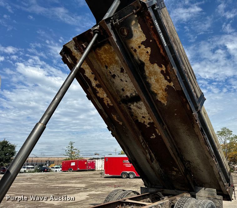 image for item OG9652 2004 International  4300 dump truck