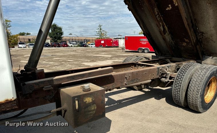 image for item OG9652 2004 International  4300 dump truck