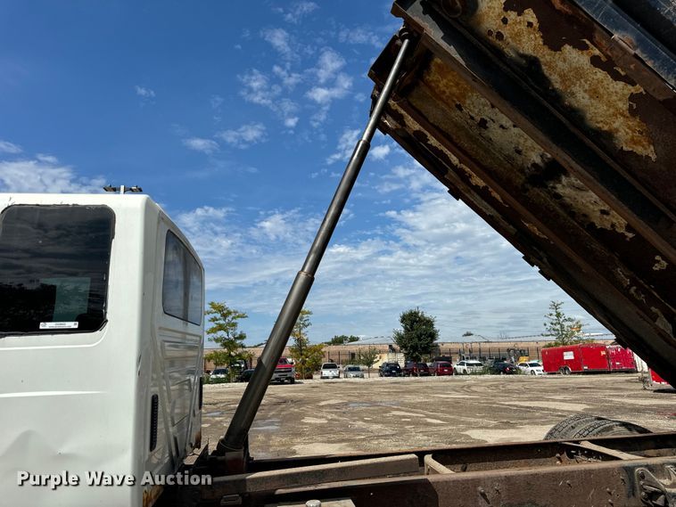 image for item OG9652 2004 International  4300 dump truck