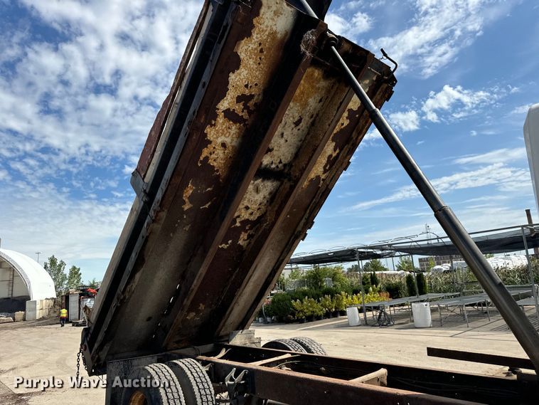 image for item OG9652 2004 International  4300 dump truck