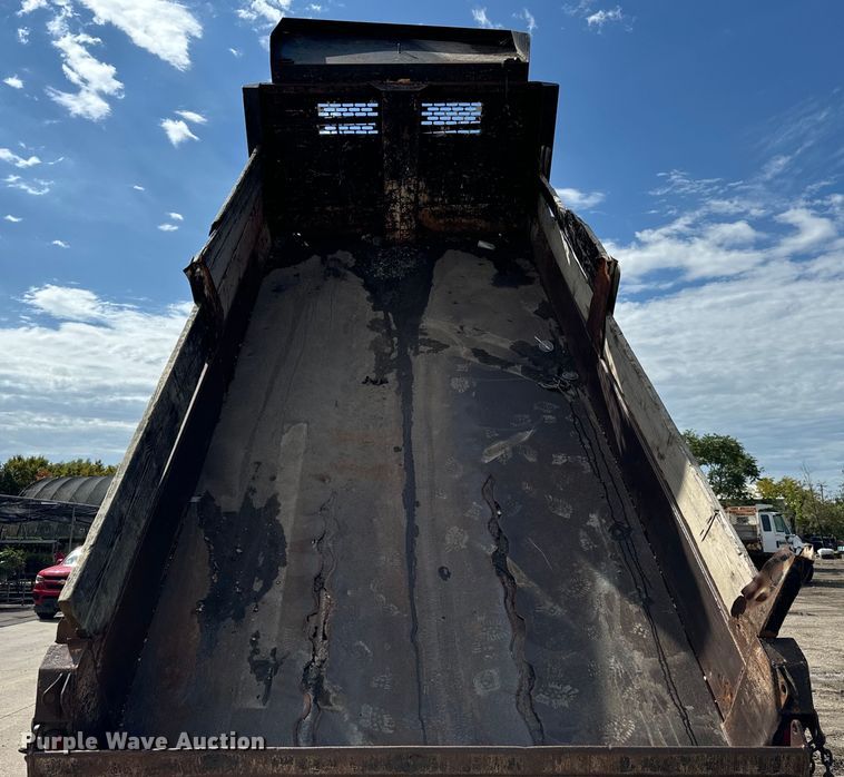 image for item OG9652 2004 International  4300 dump truck