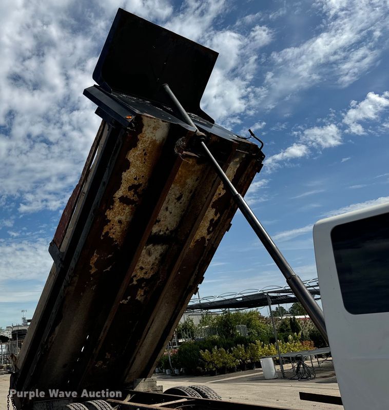 image for item OG9652 2004 International  4300 dump truck