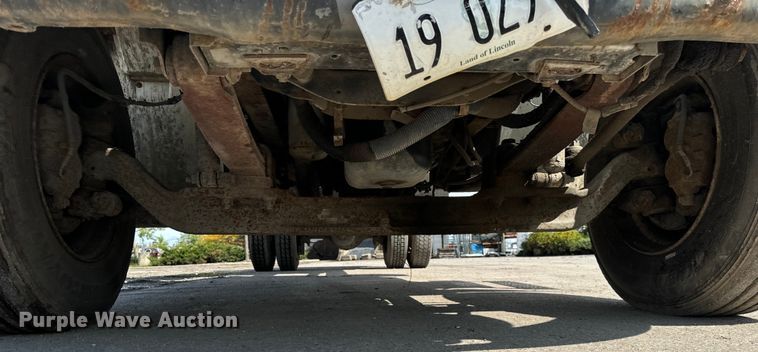 image for item OG9652 2004 International  4300 dump truck