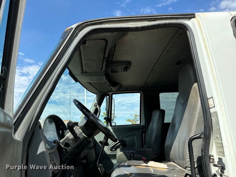 image for item OG9652 2004 International  4300 dump truck