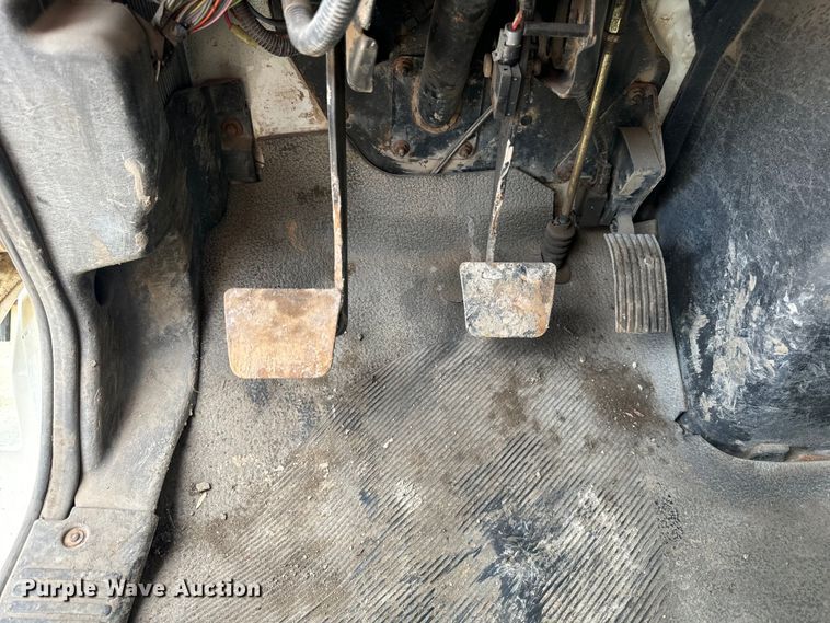 image for item OG9652 2004 International  4300 dump truck