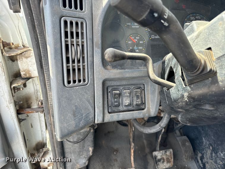 image for item OG9652 2004 International  4300 dump truck