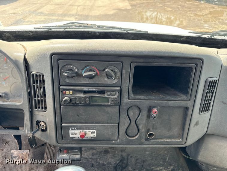 image for item OG9652 2004 International  4300 dump truck