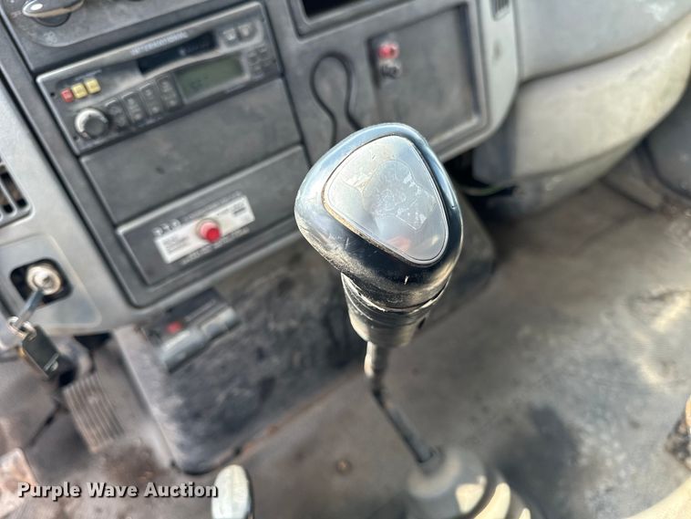 image for item OG9652 2004 International  4300 dump truck