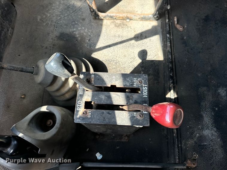 image for item OG9652 2004 International  4300 dump truck