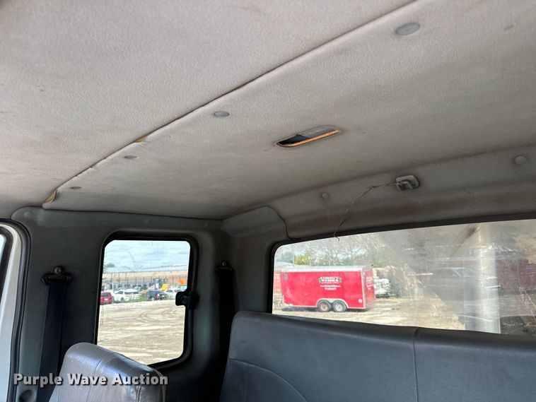 image for item OG9652 2004 International  4300 dump truck