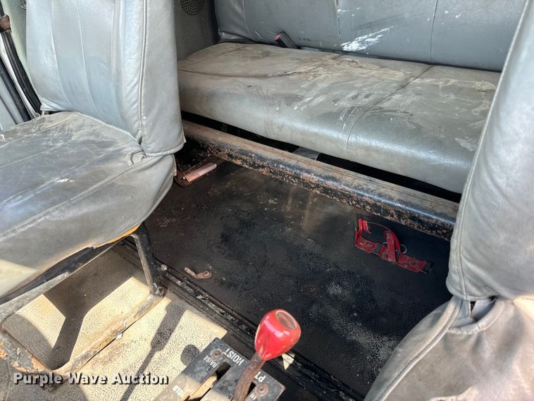 image for item OG9652 2004 International  4300 dump truck