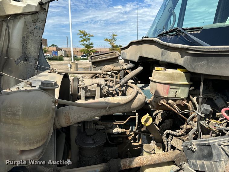 image for item OG9652 2004 International  4300 dump truck