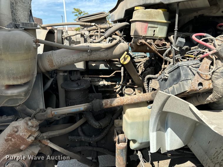 image for item OG9652 2004 International  4300 dump truck