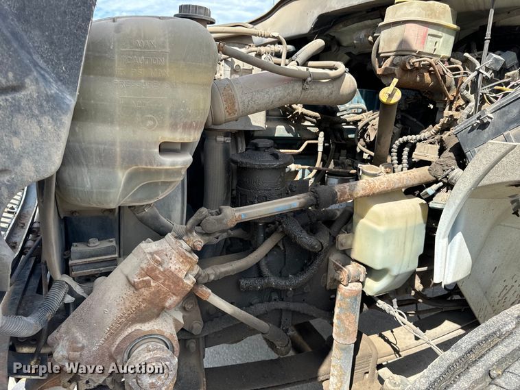 image for item OG9652 2004 International  4300 dump truck