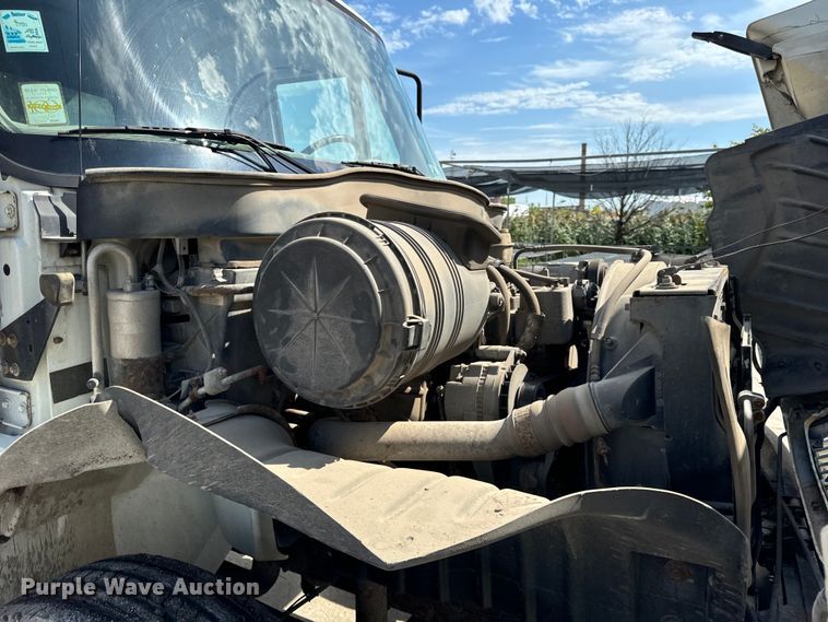 image for item OG9652 2004 International  4300 dump truck