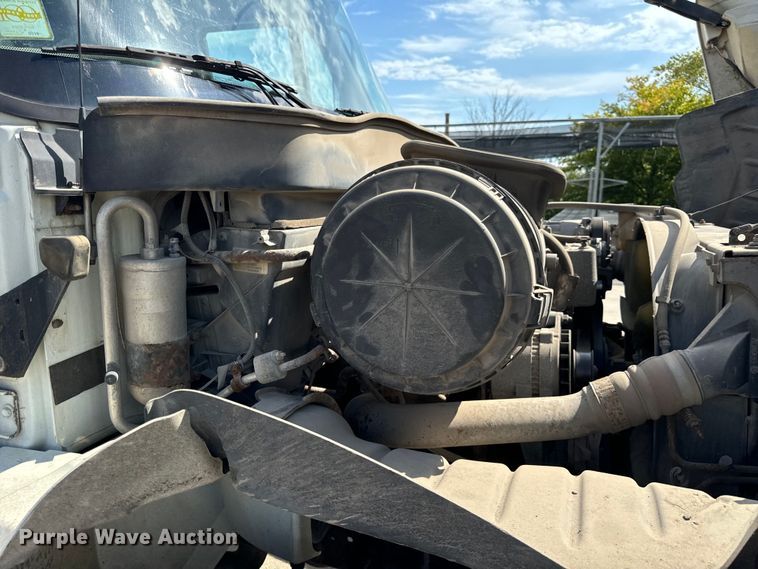 image for item OG9652 2004 International  4300 dump truck