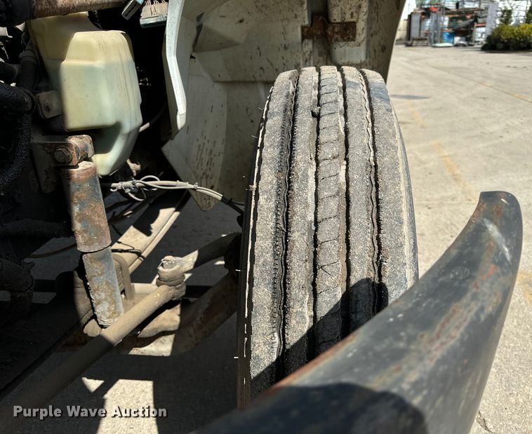 image for item OG9652 2004 International  4300 dump truck